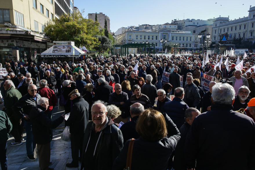 Πορεία συνταξιούχων στο κέντρο για τον προϋπολογισμό: Κλειστή η Σταδίου
