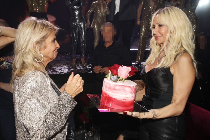 Άννα Βίσση: Η βραδινή έξοδος για τα γενέθλια της αδερφής της, Νίκης