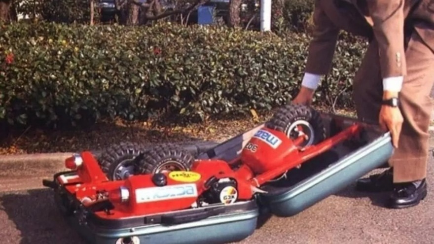 To πρωτοποριακής σχεδίασης τρίτροχο της Mazda
