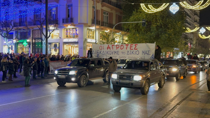 Με αγροτικά στην αρχή της πορείας η κινητοποίηση σωματείων για τον προϋπολογισμό στη Θεσσαλονίκη, δείτε βίντεο