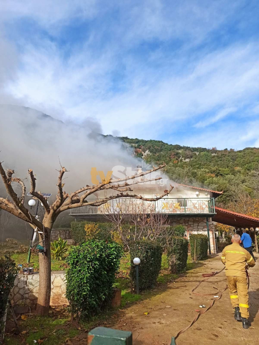 70χρονος κάηκε μέσα στο αυτοκίνητό του στη Φωκίδα ενώ την ίδια ώρα είχε πάρει φωτιά και το σπίτι του