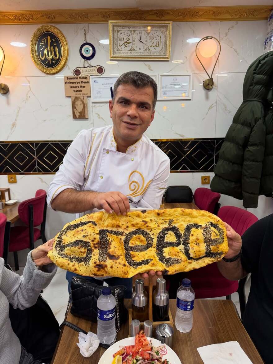 Το άλμπουμ της Ελένης Φουρέιρα από την 48ωρη απόδραση στην Κωνσταντινούπολη: Η λαγάνα με το Greece