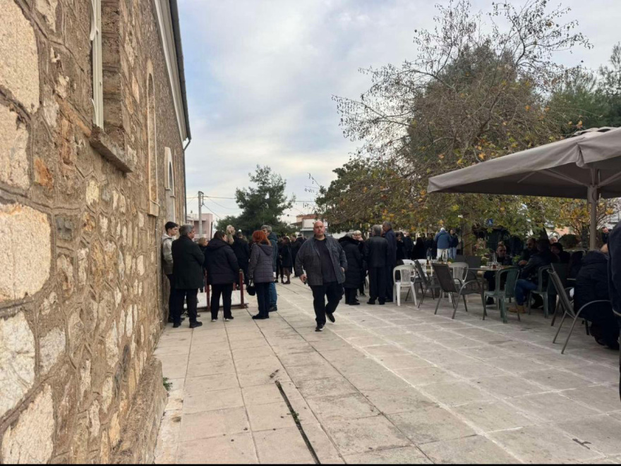 Το τελευταίο «αντίο» είπαν συγγενείς και φίλοι στον 43χρονο μποξέρ στο Αίγιο