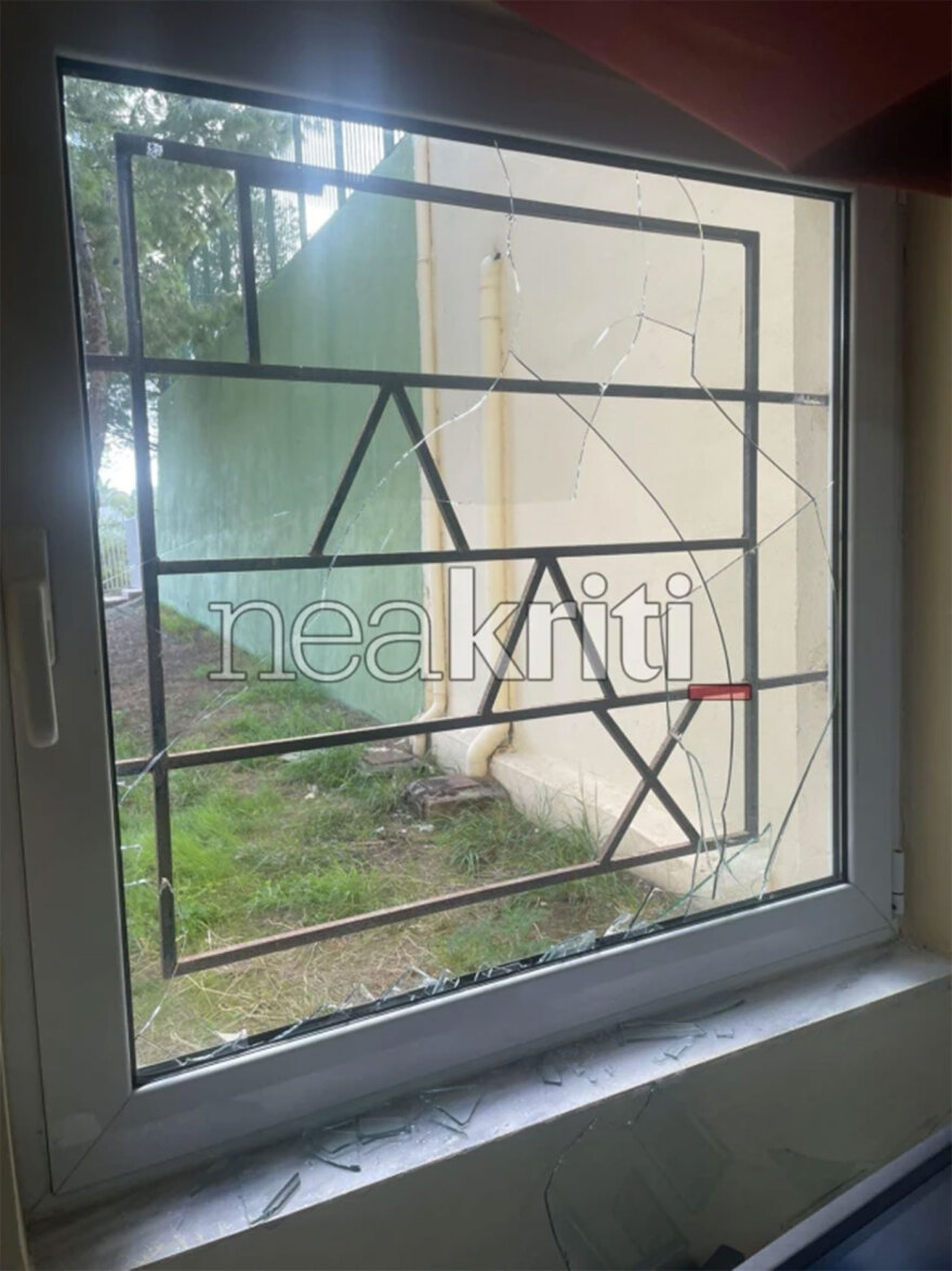 Βανδάλισαν το Λύκειο Χερσονήσου στην Κρήτη: Έσπασαν τζάμια και πόρτες, δείτε φωτογραφίες