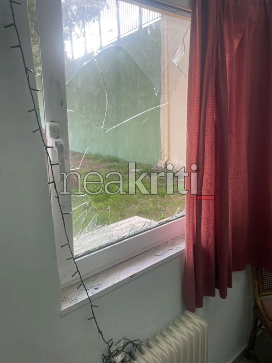 Βανδάλισαν το Λύκειο Χερσονήσου στην Κρήτη: Έσπασαν τζάμια και πόρτες, δείτε φωτογραφίες