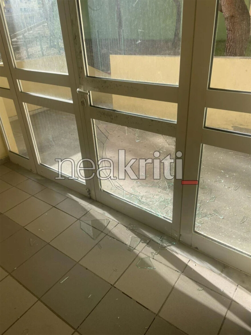 Βανδάλισαν το Λύκειο Χερσονήσου στην Κρήτη: Έσπασαν τζάμια και πόρτες, δείτε φωτογραφίες