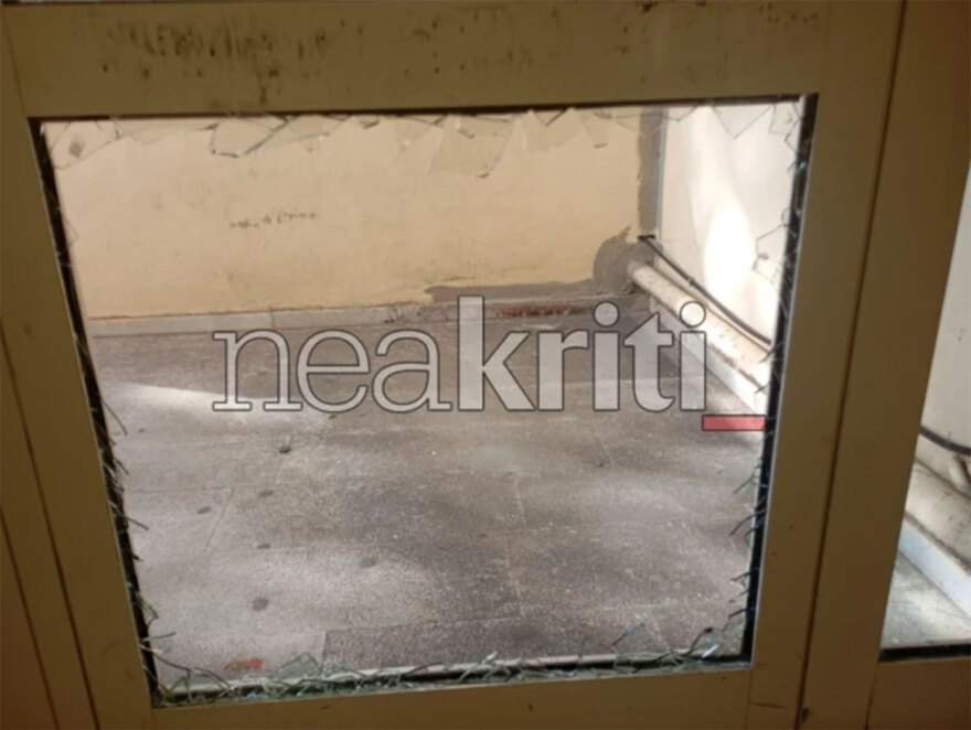 Βανδάλισαν το Λύκειο Χερσονήσου στην Κρήτη: Έσπασαν τζάμια και πόρτες, δείτε φωτογραφίες