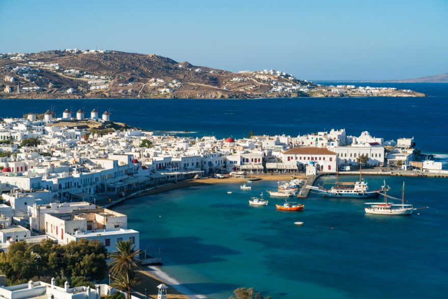 Τα 15 ελληνικά νησιά που ξεχωρίζουν για τις διακοπές του 2026, σύμφωνα με το Conde Nast Traveller