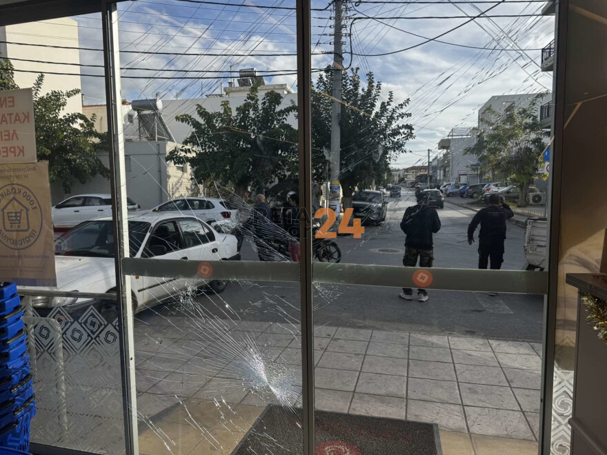 Συνελήφθη αλλοδαπός που κυκλοφορούσε ημίγυμνος στο Ηράκλειο Κρήτης, «κυνήγησε πελάτη κρατώντας μαχαίρι»