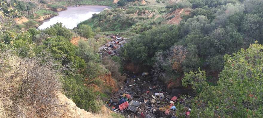 Έριχναν υγρά απόβλητα και βοθρολύματα σε ορεινή περιοχή της Χαλκιδικής, τέσσερις συλλήψεις