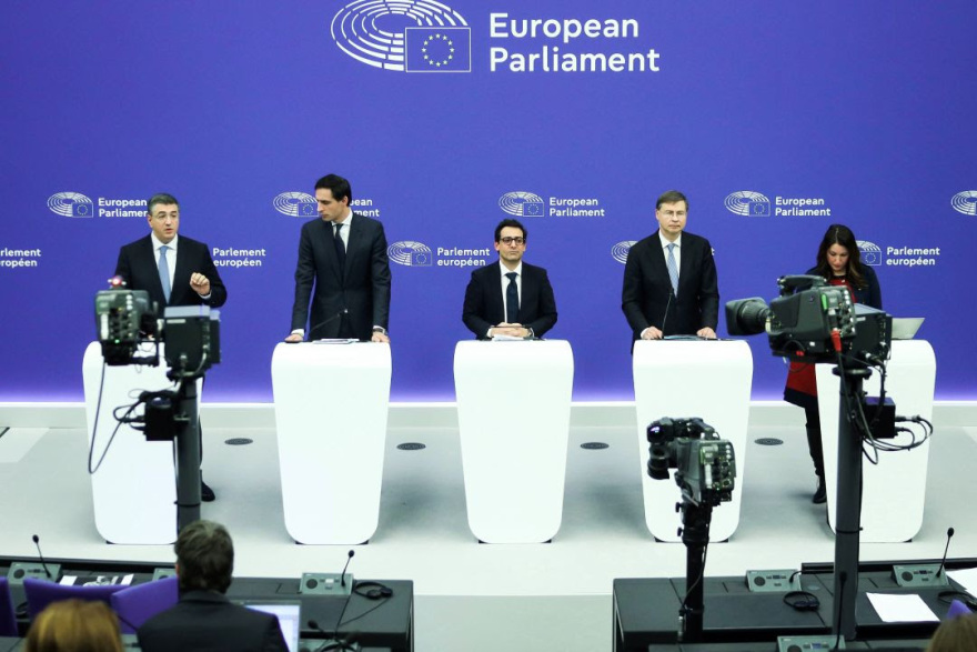 Τζιτζικώστας: Κινητήρες εσωτερικής καύσης και υβριδικά οχήματα και μετά το 2035