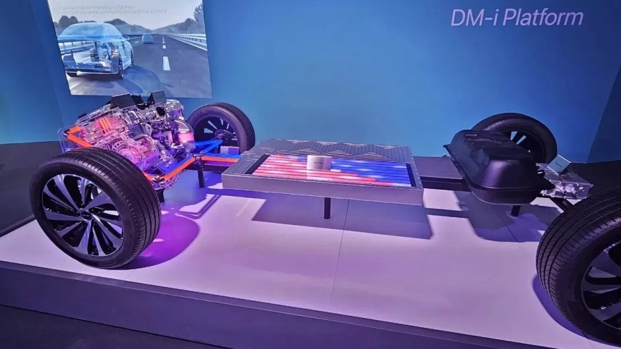 Στα σκαριά της BYD ένα υβριδικό σουπερμίνι
