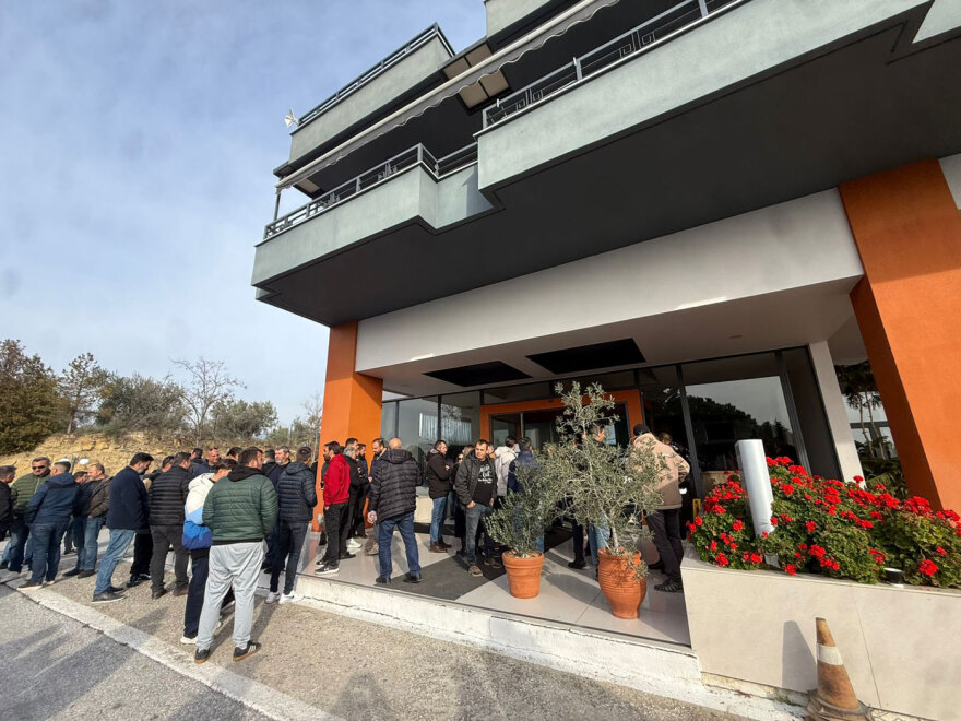 Αρνούνται την συνάντηση με Μητσοτάκη και συνεχίζουν τα μπλόκα οι αγρότες - Έρχονται νέοι αποκλεισμοί, τι λένε για τις γιορτές