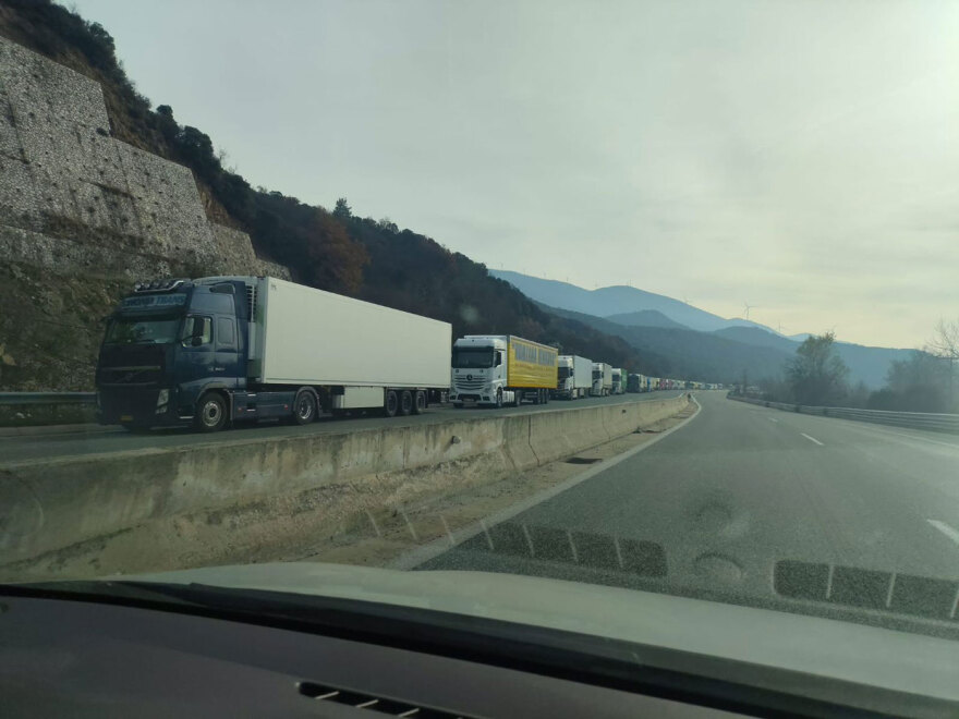 Αρνούνται την συνάντηση με Μητσοτάκη και συνεχίζουν τα μπλόκα οι αγρότες - Έρχονται νέοι αποκλεισμοί, τι λένε για τις γιορτές