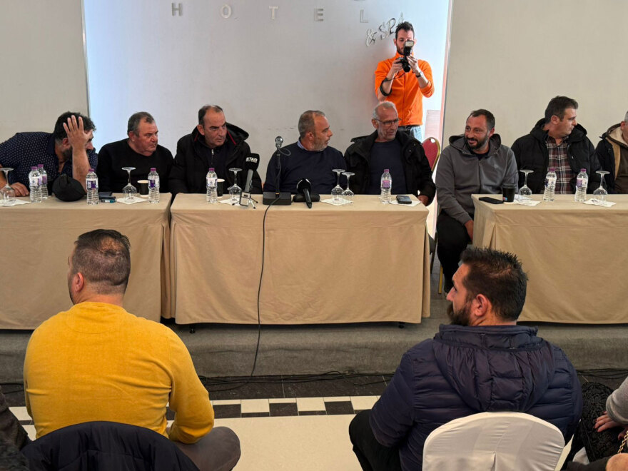 Αρνούνται την συνάντηση με Μητσοτάκη και συνεχίζουν τα μπλόκα οι αγρότες - Έρχονται νέοι αποκλεισμοί, τι λένε για τις γιορτές