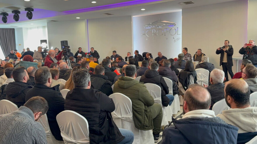 Αρνούνται την συνάντηση με Μητσοτάκη και συνεχίζουν τα μπλόκα οι αγρότες - Έρχονται νέοι αποκλεισμοί, τι λένε για τις γιορτές