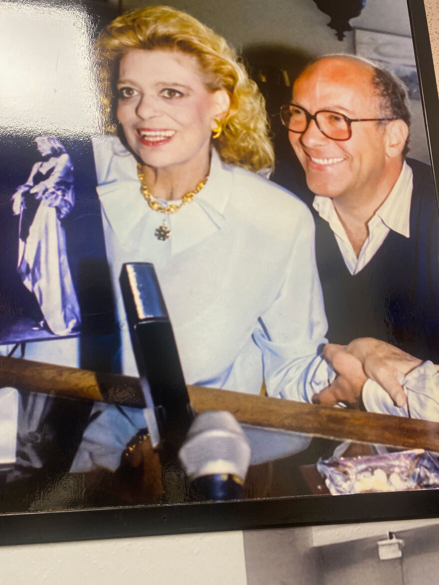 Γιώργος Παπαστεφάνου: Το τρανζίστορ, οι δίσκοι, τα βιβλία και η μεγάλη δωρεά στην ΕΡΤ
