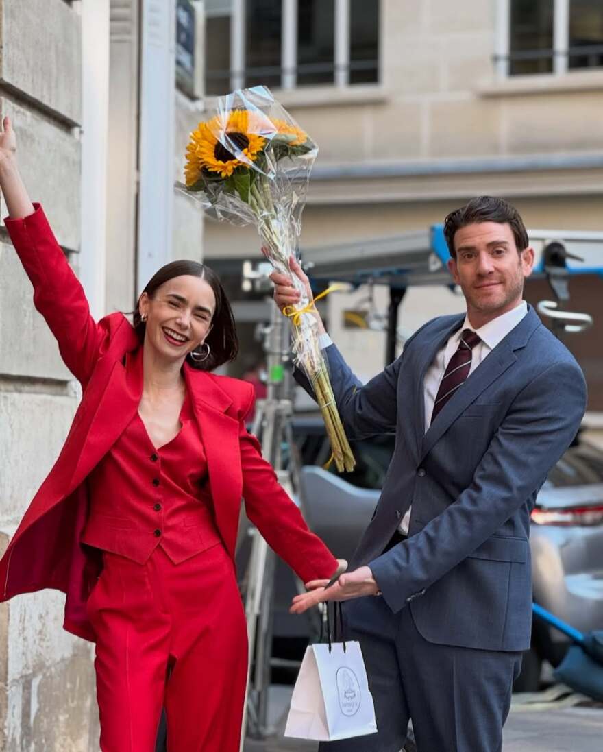 Η Λίλι Κόλινς δημοσίευσε backstage φωτογραφίες από την πέμπτη σεζόν του Emily in Paris