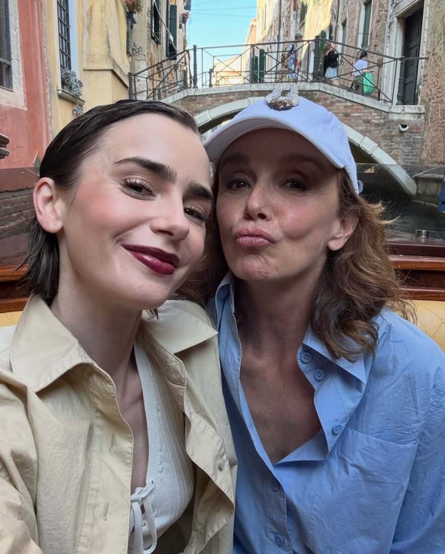 Η Λίλι Κόλινς δημοσίευσε backstage φωτογραφίες από την πέμπτη σεζόν του Emily in Paris