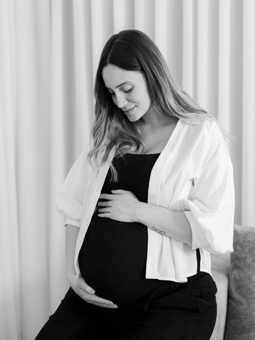 «Η οικογένειά μας μεγαλώνει»: Ετοιμόγεννη η Άννα Κορακάκη, αποκάλυψε το φύλο του μωρού που περιμένει, δείτε φωτογραφίες
