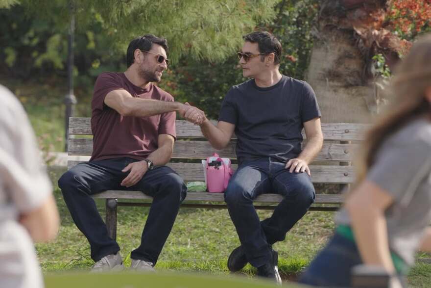 Ο Γιώργος Χρυσοστόμου δημοσίευσε φωτογραφίες του από τα γυρίσματα στο «Maestro»