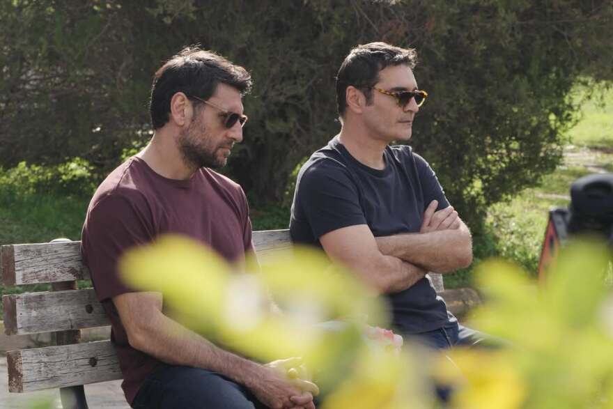 Ο Γιώργος Χρυσοστόμου δημοσίευσε φωτογραφίες του από τα γυρίσματα στο «Maestro»