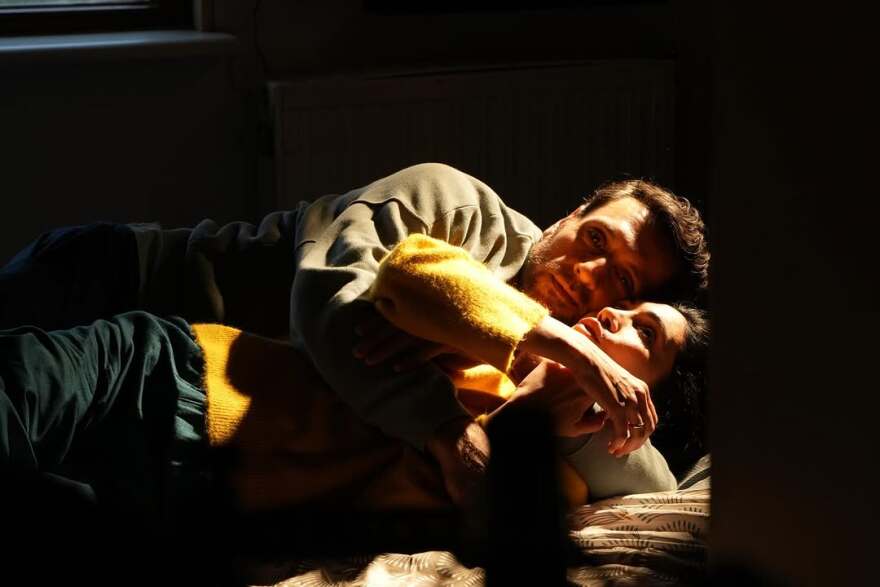 Ο Γιώργος Χρυσοστόμου δημοσίευσε φωτογραφίες του από τα γυρίσματα στο «Maestro»