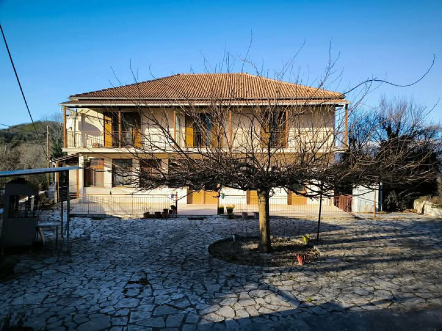 Καστάνιανη Πωγωνίου: Ο χριστουγεννιάτικος στολισμός στο ακριτικό χωριό του νομού Ιωαννίνων