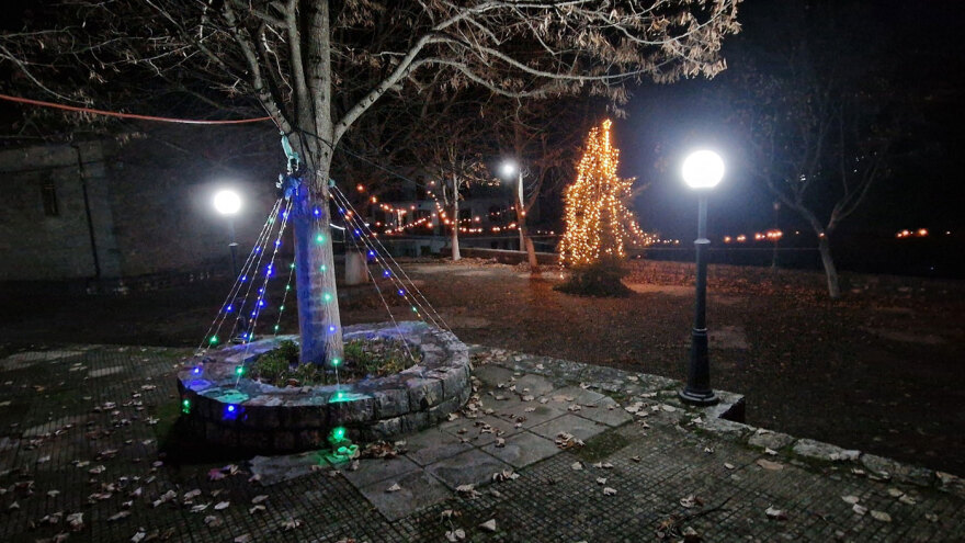Καστάνιανη Πωγωνίου: Ο χριστουγεννιάτικος στολισμός στο ακριτικό χωριό του νομού Ιωαννίνων