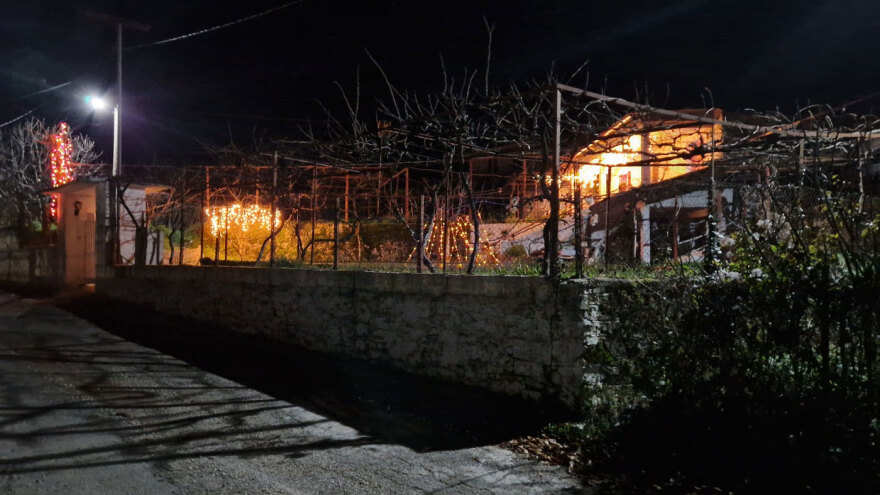 Καστάνιανη Πωγωνίου: Ο χριστουγεννιάτικος στολισμός στο ακριτικό χωριό του νομού Ιωαννίνων