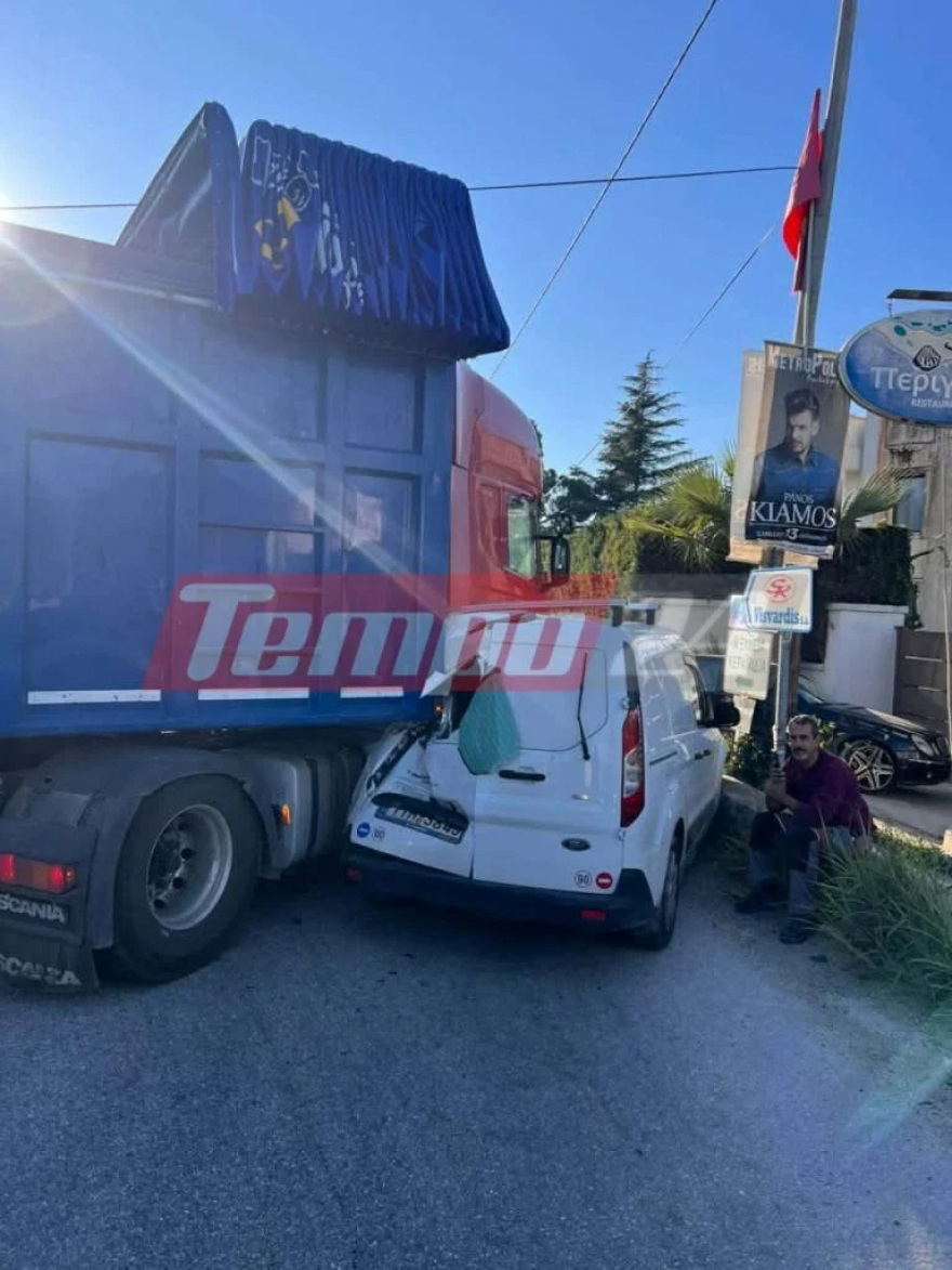 Νταλίκα εμβόλισε και συνέτριψε φορτηγάκι στην παλαιά εθνική Πατρών-Πύργου στον κόμβο προς ΒΙΠΕ Πατρών