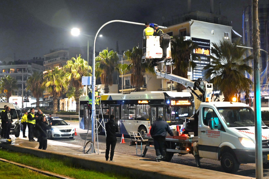 Μπήκαν οι πρώτες κάμερες με AI στην παραλιακή, θα παρακολουθούν όλο το 24ωρο τους παραβάτες - Δείτε φωτογραφίες