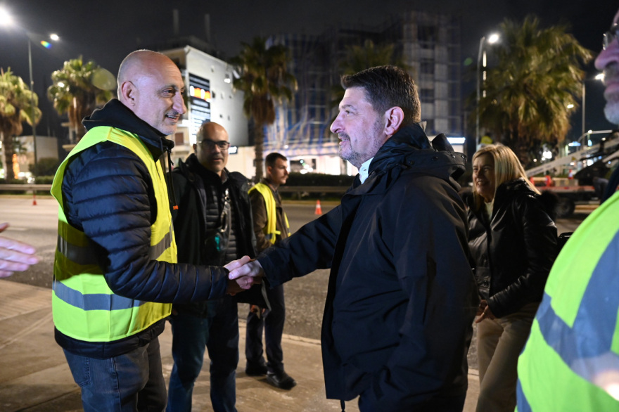 Μπήκαν οι πρώτες κάμερες με AI στην παραλιακή, θα παρακολουθούν όλο το 24ωρο τους παραβάτες - Δείτε φωτογραφίες