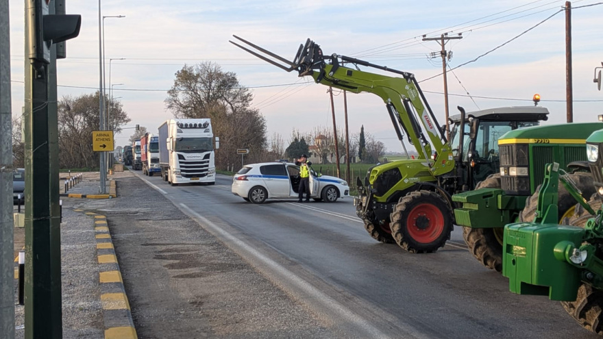 Οι αγρότες έκλεισαν την νέα γέφυρα της Χαλκίδας και παραδρόμους της ΠΑΘΕ, δείτε βίντεο