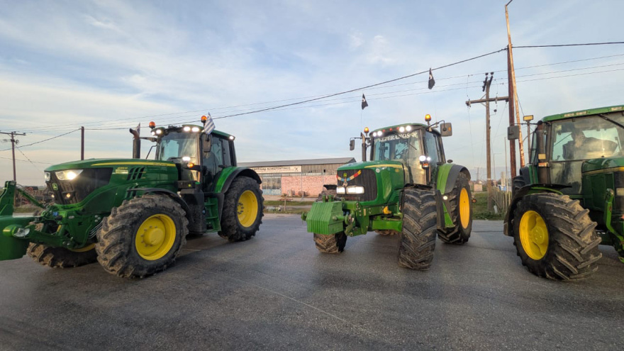 Οι αγρότες έκλεισαν την νέα γέφυρα της Χαλκίδας και παραδρόμους της ΠΑΘΕ, δείτε βίντεο