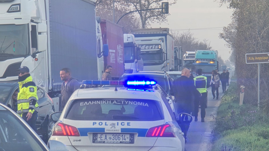 Οι αγρότες έκλεισαν την νέα γέφυρα της Χαλκίδας και παραδρόμους της ΠΑΘΕ, δείτε βίντεο