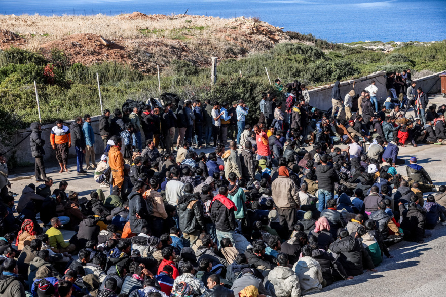 Στην Αγία Γαλήνη συγκεντρώθηκαν οι 545 παράνομοι μετανάστες που διασώθηκαν ανοιχτά της Γαύδου, δείτε φωτογραφίες