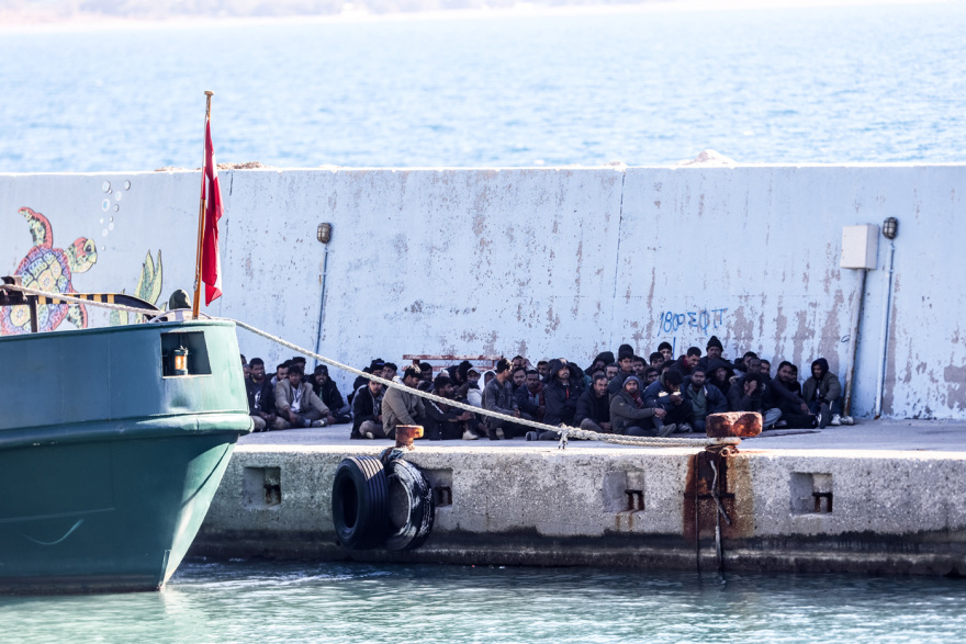 Στην Αγία Γαλήνη συγκεντρώθηκαν οι 545 παράνομοι μετανάστες που διασώθηκαν ανοιχτά της Γαύδου, δείτε φωτογραφίες