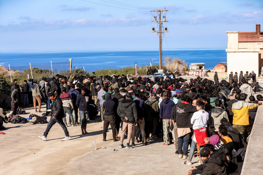 Στην Αγία Γαλήνη συγκεντρώθηκαν οι 545 παράνομοι μετανάστες που διασώθηκαν ανοιχτά της Γαύδου, δείτε φωτογραφίες