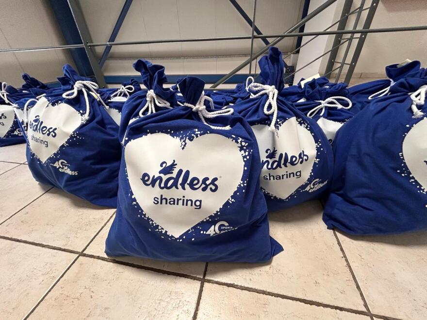 Δίνουμε νέα ζωή στα ρούχα μας και προσφέρουμε αγάπη και φροντίδα