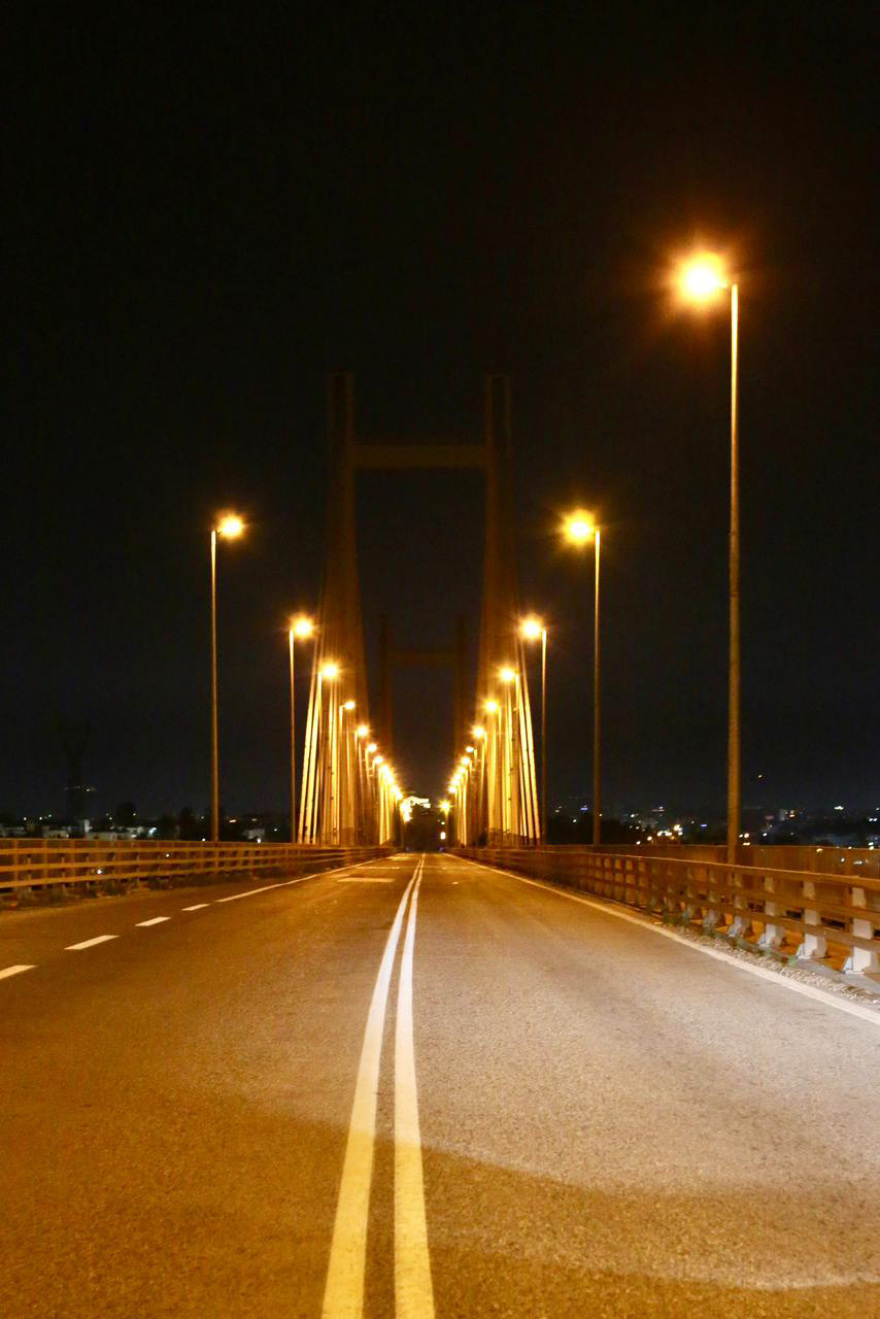 Οι αγρότες έκλεισαν την νέα γέφυρα της Χαλκίδας και παραδρόμους της ΠΑΘΕ, δείτε βίντεο