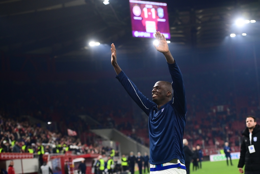 Το last dance του Τεττέη με την φανέλα της Κηφισιάς στο Καραϊσκάκη - Η αγκαλιά με τον Λέτο, το κλάμα και η αποθέωση, βίντεο και φωτογραφίες 