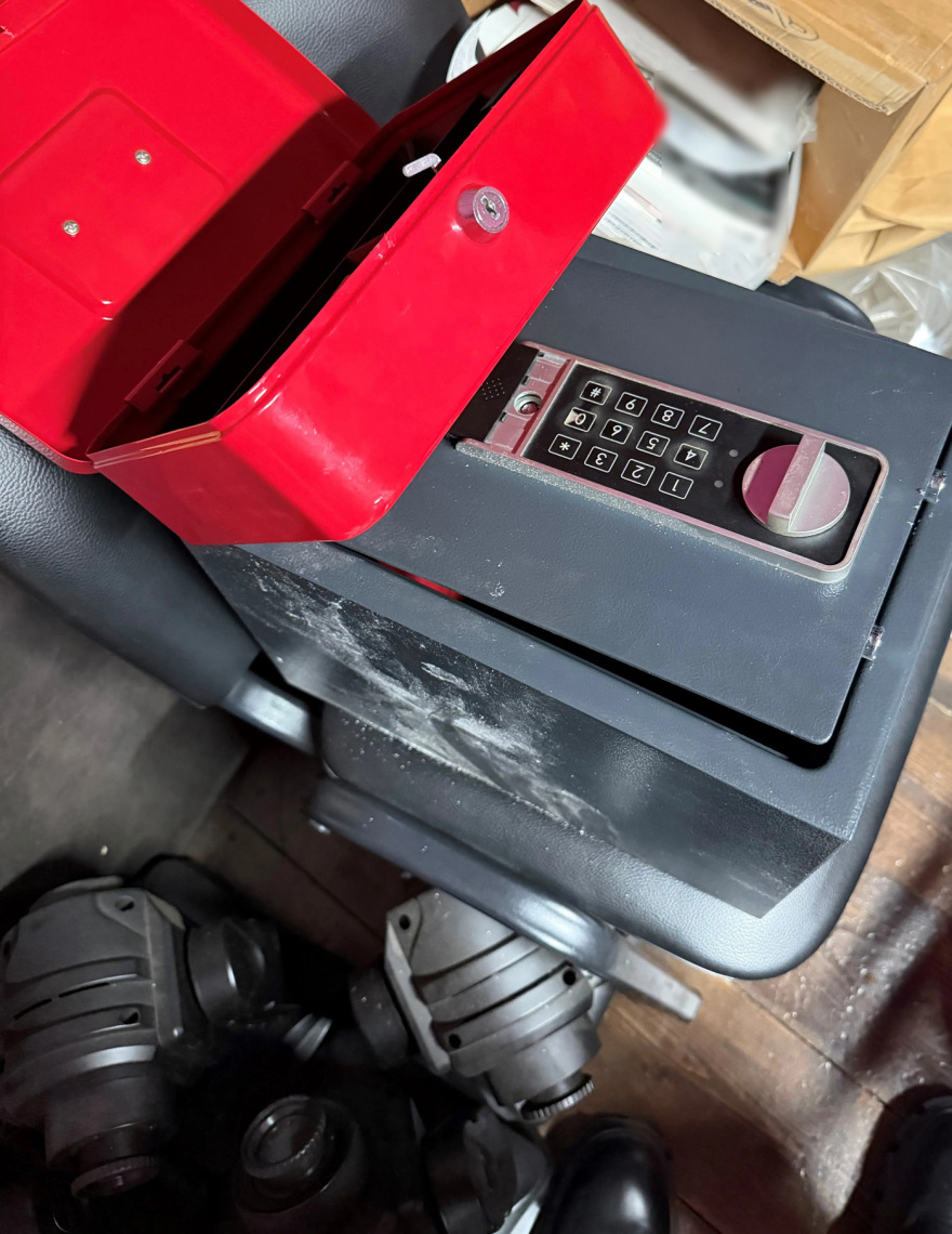 Καλλιθέα: Έλεγχοι σε καταστήματα «StripShow»– Πέντε συλλήψεις ατόμων που προήγαγαν στην πορνεία γυναίκες