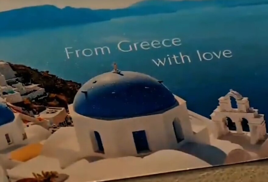 Emily in Paris: Θα γυριστεί η επόμενη σεζόν στην Ελλάδα; Η αινιγματική σκηνή και η απάντηση της Λίλι Κόλινς