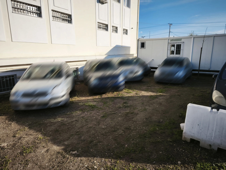 Κύκλωμα έκλεβε, παραποιούσε και μεταπωλούσε οχήματα στην Αττική: Τρεις συλλήψεις, δείτε φωτογραφίες