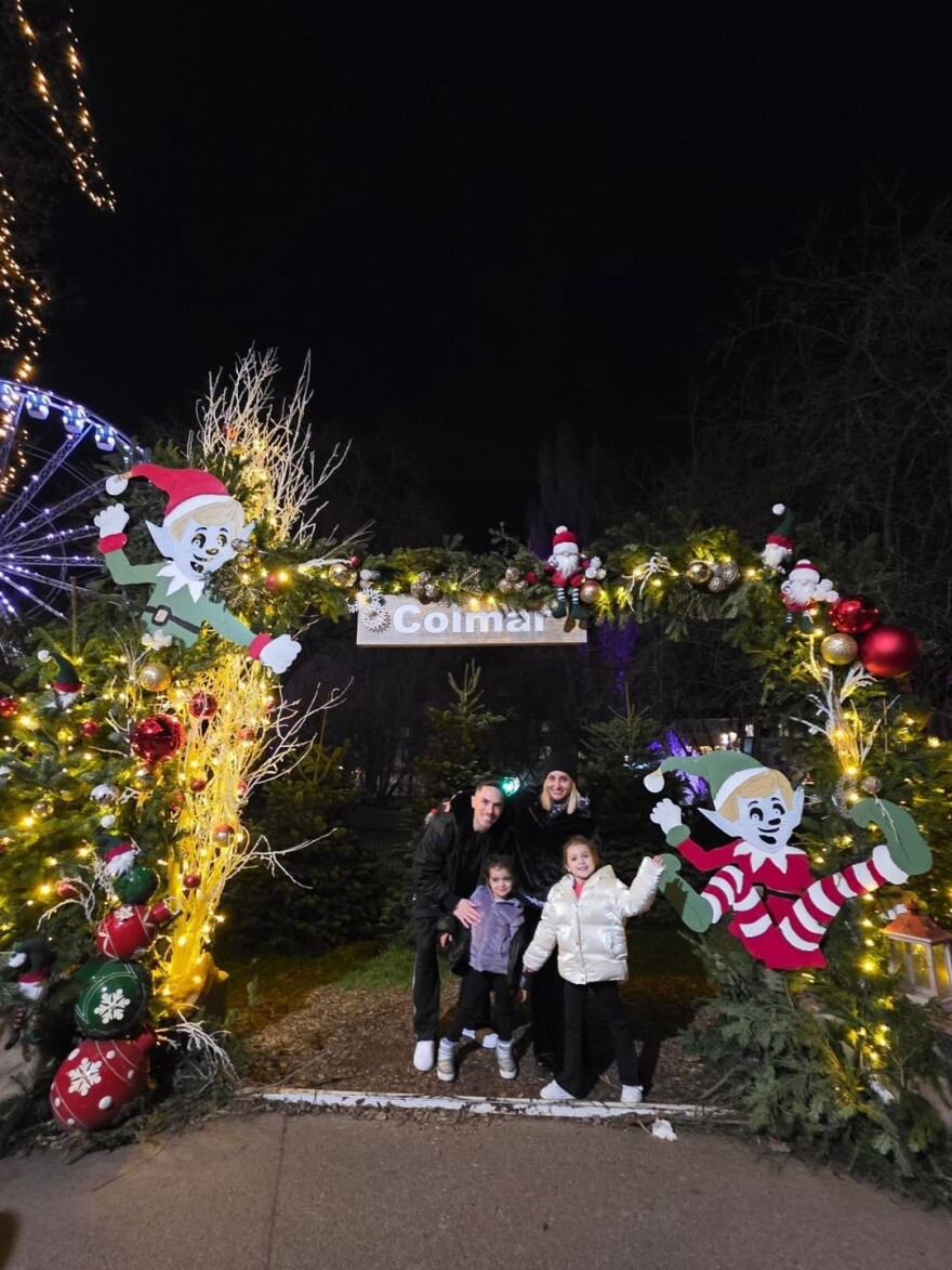 Η Βασιλική Μιλλούση δημοσίευσε φωτογραφίες από το ταξίδι της με τον Λευτέρη Πετρούνια και τις κόρες τους στο Στρασβούργο