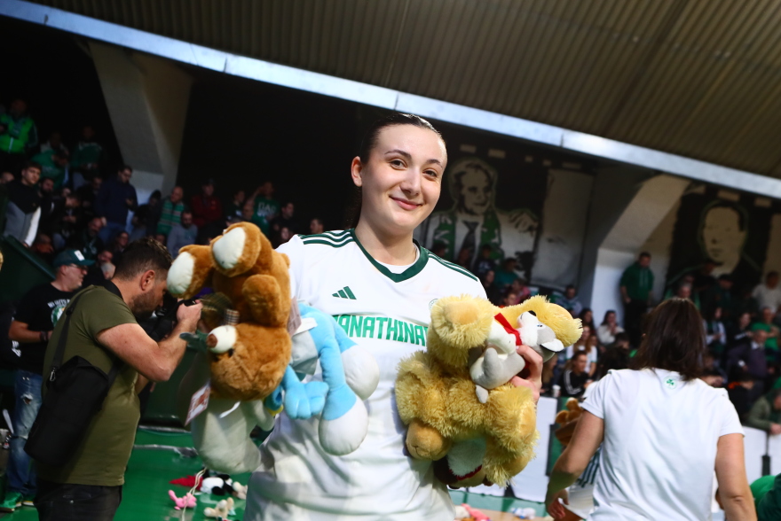 &Sigma;&pi;&omicron;&upsilon;&delta;&alpha;ί&alpha; &kappa;ί&nu;&eta;&sigma;&eta; &alpha;&pi;ό &tau;&omicron;&upsilon;&sigmaf; &phi;&iota;&lambda;ά&theta;&lambda;&omicron;&upsilon;&sigmaf; &tau;&omicron;&upsilon; &Pi;&alpha;&nu;&alpha;&theta;&eta;&nu;&alpha;ϊ&kappa;&omicron;ύ: &Pi;έ&tau;&alpha;&xi;&alpha;&nu; &lambda;&omicron;ύ&tau;&rho;&iota;&nu;&alpha; &kappa;&omicron;&upsilon;&kappa;&lambda;ά&kappa;&iota;&alpha; &gamma;&iota;&alpha; &tau;&omicron; &laquo;&Chi;&alpha;&mu;ό&gamma;&epsilon;&lambda;&omicron; &tau;&omicron;&upsilon; &Pi;&alpha;&iota;&delta;&iota;&omicron;ύ&raquo; &sigma;&tau;&omicron; &pi;&alpha;&rho;&kappa;έ, &beta;ί&nu;&tau;&epsilon;&omicron; &kappa;&alpha;&iota; &phi;&omega;&tau;&omicron;&gamma;&rho;&alpha;&phi;ί&epsilon;&sigmaf;