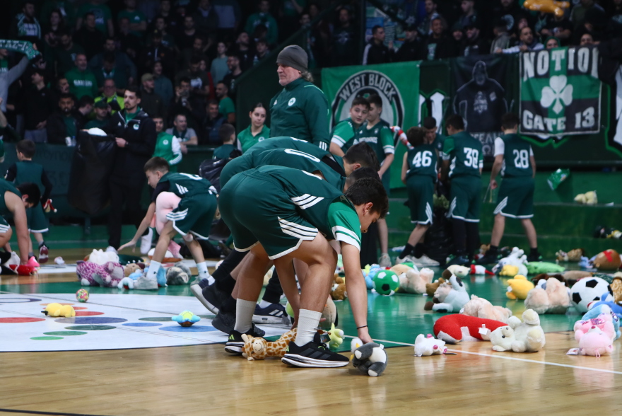 &Sigma;&pi;&omicron;&upsilon;&delta;&alpha;ί&alpha; &kappa;ί&nu;&eta;&sigma;&eta; &alpha;&pi;ό &tau;&omicron;&upsilon;&sigmaf; &phi;&iota;&lambda;ά&theta;&lambda;&omicron;&upsilon;&sigmaf; &tau;&omicron;&upsilon; &Pi;&alpha;&nu;&alpha;&theta;&eta;&nu;&alpha;ϊ&kappa;&omicron;ύ: &Pi;έ&tau;&alpha;&xi;&alpha;&nu; &lambda;&omicron;ύ&tau;&rho;&iota;&nu;&alpha; &kappa;&omicron;&upsilon;&kappa;&lambda;ά&kappa;&iota;&alpha; &gamma;&iota;&alpha; &tau;&omicron; &laquo;&Chi;&alpha;&mu;ό&gamma;&epsilon;&lambda;&omicron; &tau;&omicron;&upsilon; &Pi;&alpha;&iota;&delta;&iota;&omicron;ύ&raquo; &sigma;&tau;&omicron; &pi;&alpha;&rho;&kappa;έ, &beta;ί&nu;&tau;&epsilon;&omicron; &kappa;&alpha;&iota; &phi;&omega;&tau;&omicron;&gamma;&rho;&alpha;&phi;ί&epsilon;&sigmaf;