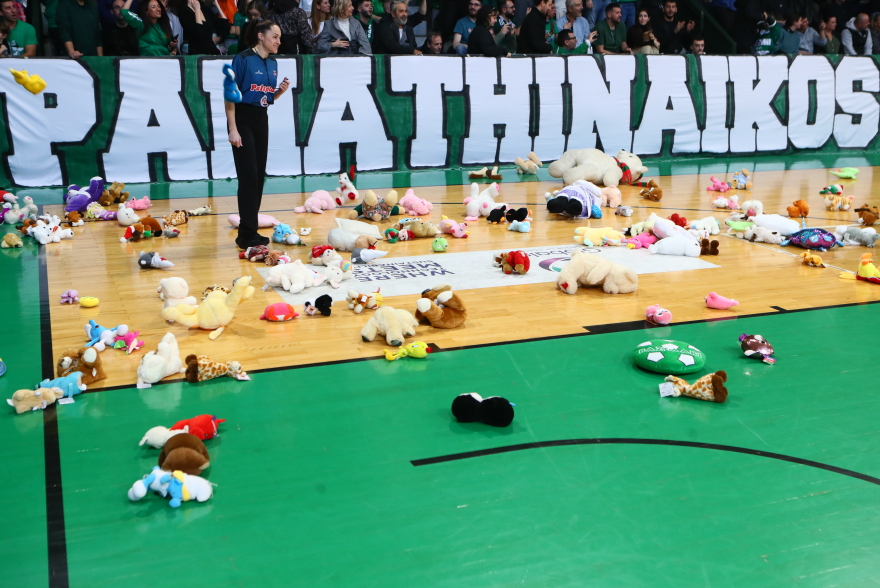 &Sigma;&pi;&omicron;&upsilon;&delta;&alpha;ί&alpha; &kappa;ί&nu;&eta;&sigma;&eta; &alpha;&pi;ό &tau;&omicron;&upsilon;&sigmaf; &phi;&iota;&lambda;ά&theta;&lambda;&omicron;&upsilon;&sigmaf; &tau;&omicron;&upsilon; &Pi;&alpha;&nu;&alpha;&theta;&eta;&nu;&alpha;ϊ&kappa;&omicron;ύ: &Pi;έ&tau;&alpha;&xi;&alpha;&nu; &lambda;&omicron;ύ&tau;&rho;&iota;&nu;&alpha; &kappa;&omicron;&upsilon;&kappa;&lambda;ά&kappa;&iota;&alpha; &gamma;&iota;&alpha; &tau;&omicron; &laquo;&Chi;&alpha;&mu;ό&gamma;&epsilon;&lambda;&omicron; &tau;&omicron;&upsilon; &Pi;&alpha;&iota;&delta;&iota;&omicron;ύ&raquo; &sigma;&tau;&omicron; &pi;&alpha;&rho;&kappa;έ, &beta;ί&nu;&tau;&epsilon;&omicron; &kappa;&alpha;&iota; &phi;&omega;&tau;&omicron;&gamma;&rho;&alpha;&phi;ί&epsilon;&sigmaf;