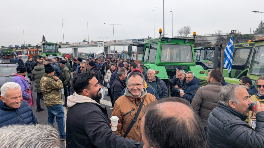 Τι αποφάσισαν οι αγρότες στη Νίκαια: Κλείνουν αύριο τις σήραγγες των Τεμπών για τα φορτηγά